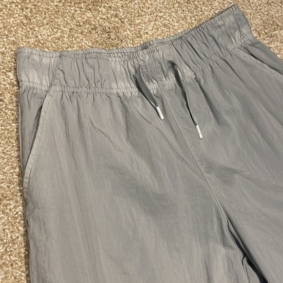 Nike Girls Light Grey Cargo Track Jogger Pants In Size Youth XL - Picture 4 of 15